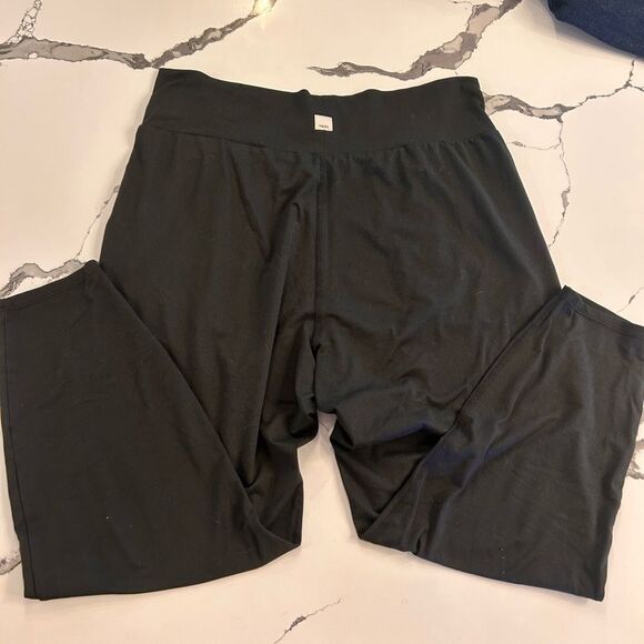 Women's Vuori Black Lux At Ease pants M - Picture 6 of 6